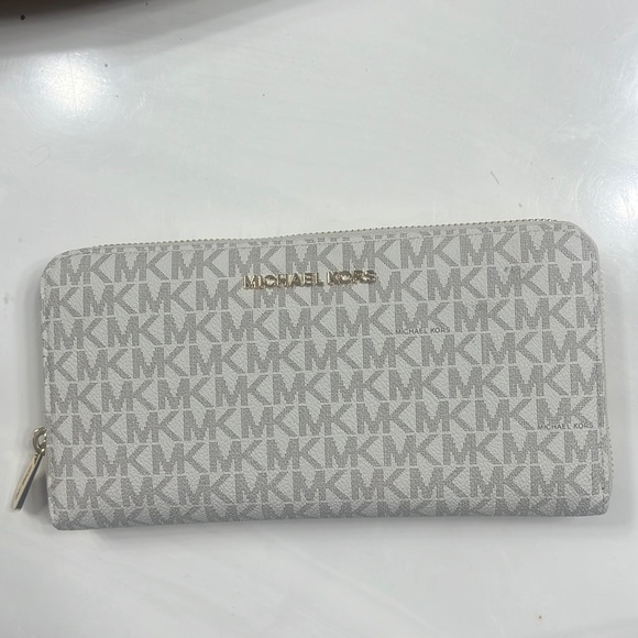 MICHAEL KORS Jet Set Travel Signature Travel Wallet